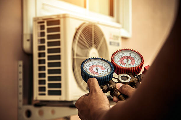 Professional Air Conditioning Service technician working in Hendersonville, TN